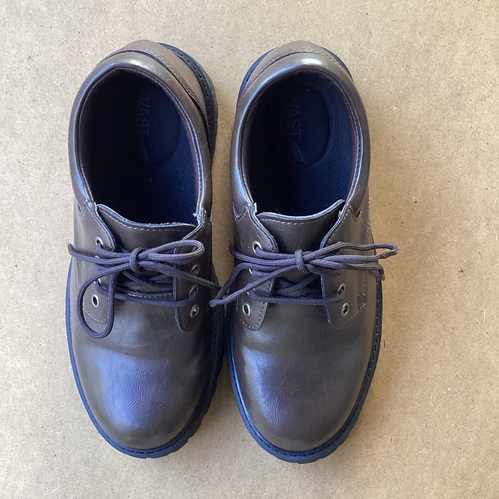 Vast brown academia faux leather shoes, size 5